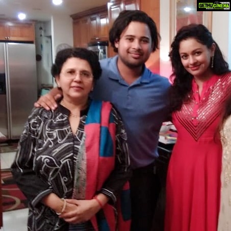 Pooja Kumar Instagram - #happydiwali May all the light shine bright upon you, may all the wealth be bestowed upon you, and may all the best of health be upon you. This is my favorite holiday and we sometimes refer to it as the Indian Christmas. We eat, drink, and spread joy amongst family and friends, but most importantly we start a new year with clear and loving thoughts towards all. It’s just a reminder of how much #love we need from each other. #actress #grateful #diwali #diwaliparty #losangeles #newyear #family #traditional #lakshmi