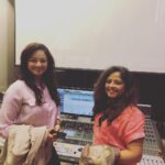 Pooja Kumar Instagram - (Quote) in the dubbing theater (unquote) with @manishquiyan the writer!! Always need one of these Thank you!! Sunny Super Sound