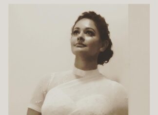 Pooja Kumar Instagram - Im looking up to all the young achievers and so thankful I was able to share the room at the @jfwmagazine woman achiever awards! These women have accomplished much more than they could have imagined. #thankful #gratitude #womenempowerment and thank you to @prakatwork for my make up and @beautymaven_ for my hair! Love these girls for being so quick and efficient!