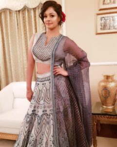 Pooja Kumar Instagram - Thank you #lucknow for a fantastic screening of #vishwaroop2 and thank you to my team ! @seematabassum Outfit:- @pankhurijain.label 
Accessories:- @shillpapuridesignerjwellery
Styling:- @shefalideora_