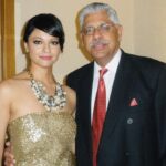 Pooja Kumar Instagram - #flashbackfriday to one of the #iiffaawards I attended and my dad always flying to all of of my functions. Thanks dad for always being there! #grateful #december #happyholidays #america #india #tamil #telugu #hindi #actress #lovewhatido #womeninfilm