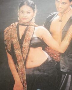 Pooja Kumar Instagram - Going down memory lane and stumbled across this #flashbackfriday Another photo shoot for one of my favorite magazines !! I should have gotten a belly ring but can’t take pain!! #femina #work #womeninfilm