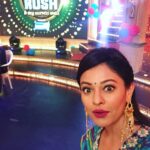 Pooja Kumar Instagram - We are guests on the game show #goldrush ! Who is going to win?