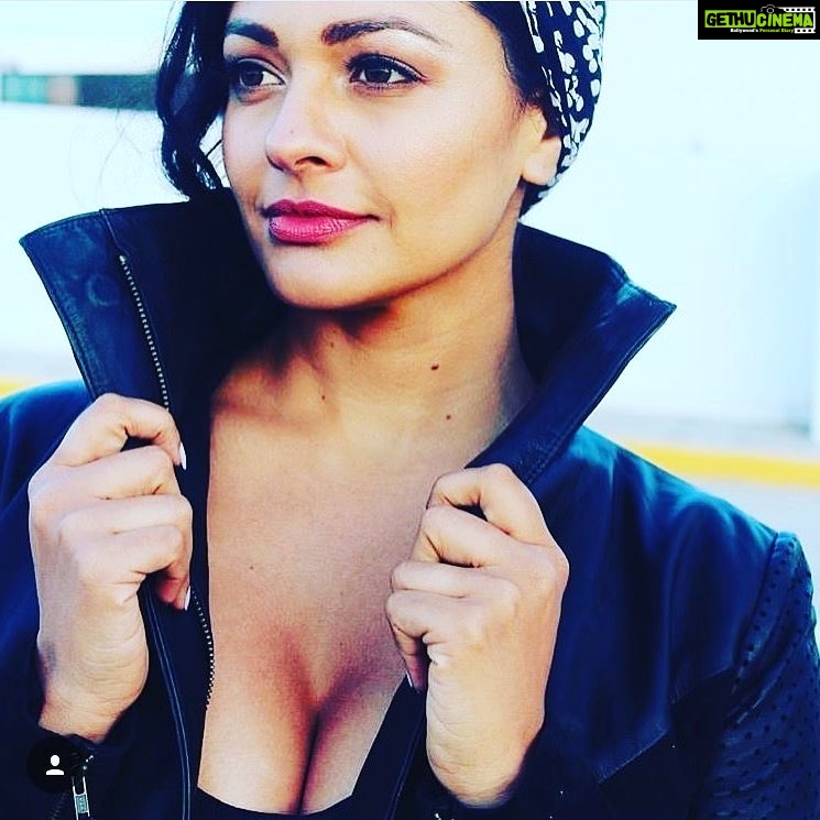 Pooja Kumar Instagram - Confidence is beautiful. #beauty #nayali #athletic #confidence #peace @nayali.la