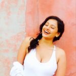 Pooja Kumar Instagram - White is the color of peace! #white #summer #nayali #laughter #happiness #peace @nayali.la