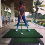 Pooja Kumar Instagram - Early morning golf before we begin work. #practicemakesperfect #golf