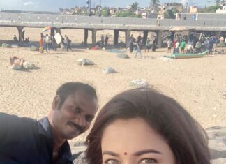 Pooja Kumar Instagram - Thank gosh my helper here was holding the umbrella! It was so hot 🥵 while waiting for the shot that I had to stand very far away while they were setting it up! Have you seen #forbiddenlove on #zee5cinepremium? #priyadarshan #anamika #womeninfilm #womenempowerment #hindi #india #tamil #telugu