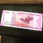 Pooja Kumar Instagram - This is the new 2,000 rupee bill. It has a satellite on it. What does it mean? It's great for the country and I'm very proud of this advancement!