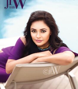Pooja Kumar Instagram - #flashbackfriday thanks to @jfwdigital just for women cover shoot!!! Missing these days Of being in front of the camera! #work #actress #producer #hindi #tamil #telugu