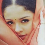 Pooja Kumar Instagram – #tbt Can you guess what this picture was an ad for? #prettyinpink #youngin #goodoldays