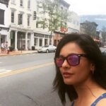 Pooja Kumar Instagram - I'm in downtown #redbank New Jersey! Can you see the boutique store in the background? #shopping #downtown #newjersey