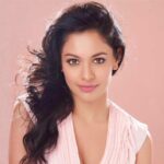 Pooja Kumar Instagram - What do you guys think of this new pic? #actress #tellmeyourthoughts #newphotos #pink #model