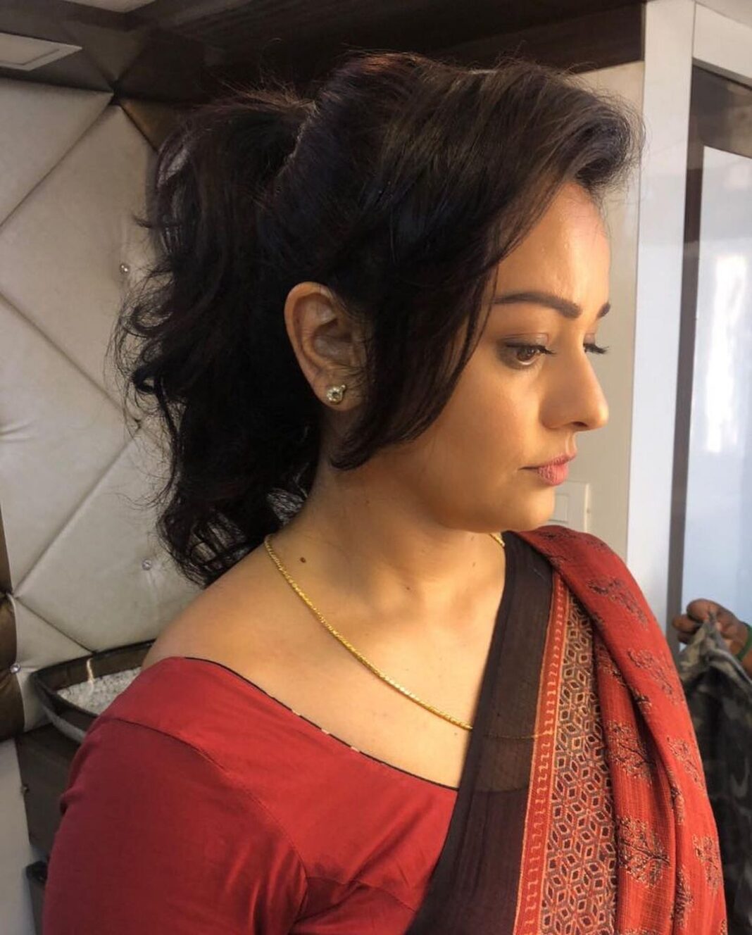 Pooja Kumar Instagram - This was one of my looks for the film Anamika premiering on Wednesday on Zee 5 cine! Thank you to @prakatwork and team for doing an amazing job!!! #workmode #actress #womenempowerment #women #hindi #priyadarshan #venus #forbiddenlove