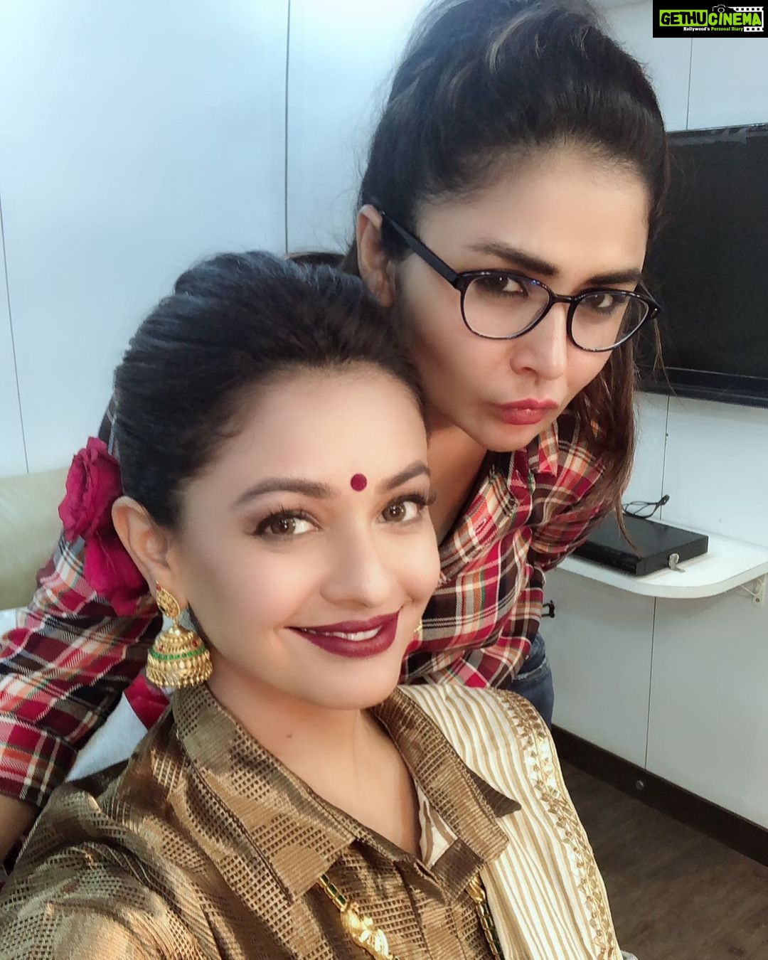 Pooja Kumar Instagram - Happy happy birthday to my make up artist @seematabassum!!! She is so amazingly talented, humble, kind, innovative, works her but off and has been such a great and supportive friend!!! Love you Seema to pieces and can’t wait till we create magic with your special hands!!!! Stay safe! #happybirthday #makeup #specialeffectsmakeup #india #america