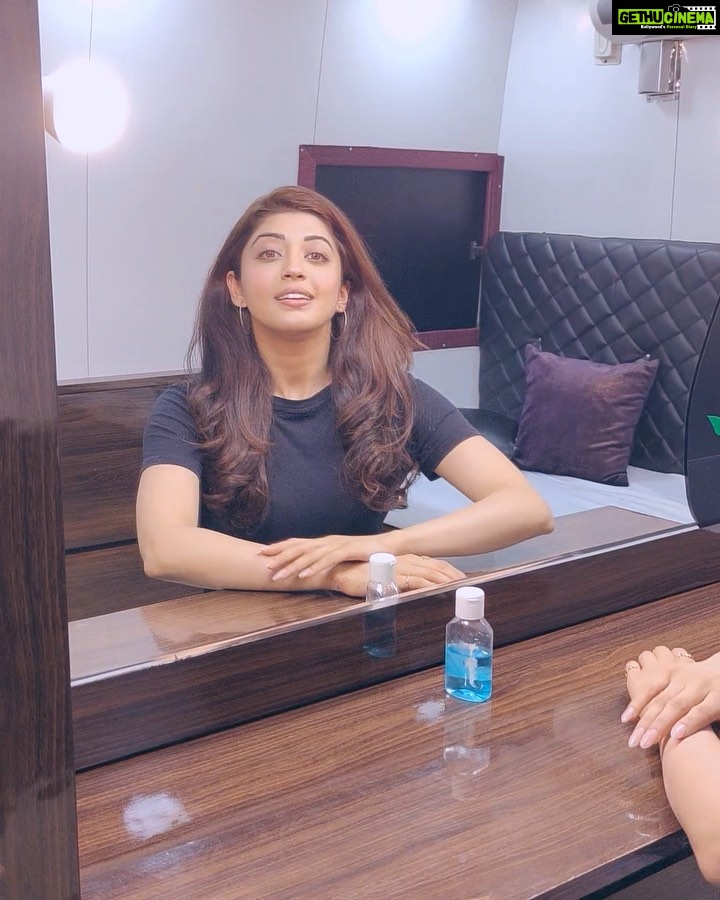 Pranitha Subhash Instagram - Be it my home or my vanity, hygiene care always stands as a top priority for me! Which is why I’m using the @officialsleepwell Sleepwell mattress with Neem Fresche technology that protects me from germs. For more details visit: https://www.mysleepwell.com/neemfresche #Sleepwell #NeemFrescheTechnology