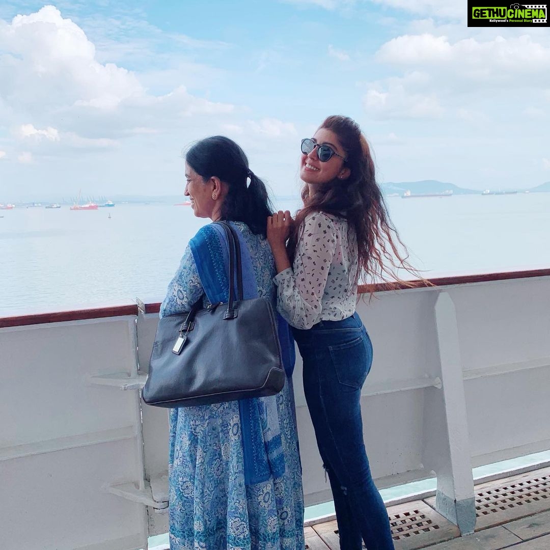 Pranitha Subhash Instagram - Mommy and me #throwback