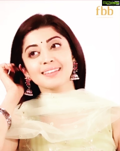 Pranitha Subhash Instagram - My excitement is reaching its peak because Sankranti is right around the corner! And this time, I'll be joining the celebration with @fbbonline and launching an equisite Sankranti collection at Big bazaar Ameerpet store in Hyderabad on 8th Jan, 6 pm!! Tag your friends in the comments below and really hope to see y'all there! 🌟