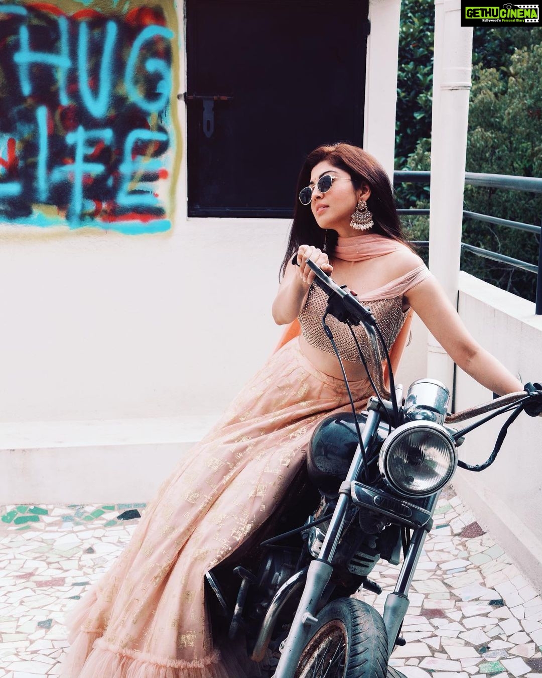 Pranitha Subhash Instagram - Last one in these series ..😎 . . . Channelling my inner gangster 😛 Thankyou @archithanarayanam (@archithanarayanamofficial ) ..Absolutely worth all the courier stress we had 🤗🤗 And thankyou @shashankmbphotography , the space and the vibe is just as cool as you are ! 😊😎
