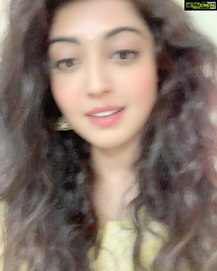 Pranitha Subhash Instagram - ಕನ್ನಡ ಬೆಳಸಿ, ಕನ್ನಡ ಉಳಿಸಿ ಬದಲು ಮೊದಲು ಕನ್ನಡ ಬಳಸಿ 🙏❤