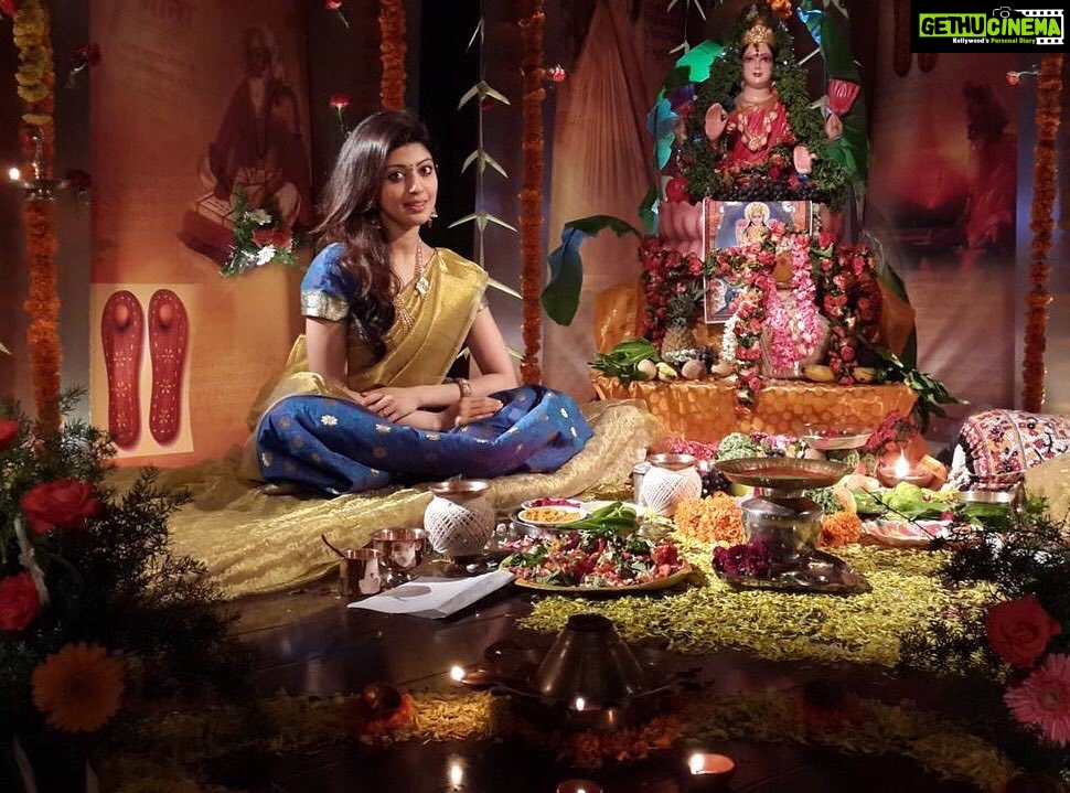 Pranitha Subhash Instagram - Since you all asked .. posting the pic I put in my story .. ವರಮಹಾಲಕ್ಷ್ಮೀ ಹಬ್ಬದ ಹಾರ್ದಿಕ ಶುಭಾಶಯಗಳು.