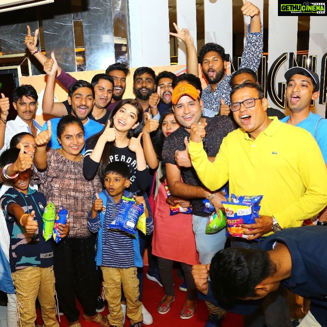 Pranitha Subhash Instagram - Was so much fun watching the match last weekend at the Inox Forum Value Mall with the winners of the @tastytreatofficial #chataakcricketexpert contest . #TTBangalore Whitefield, Karnataka, India