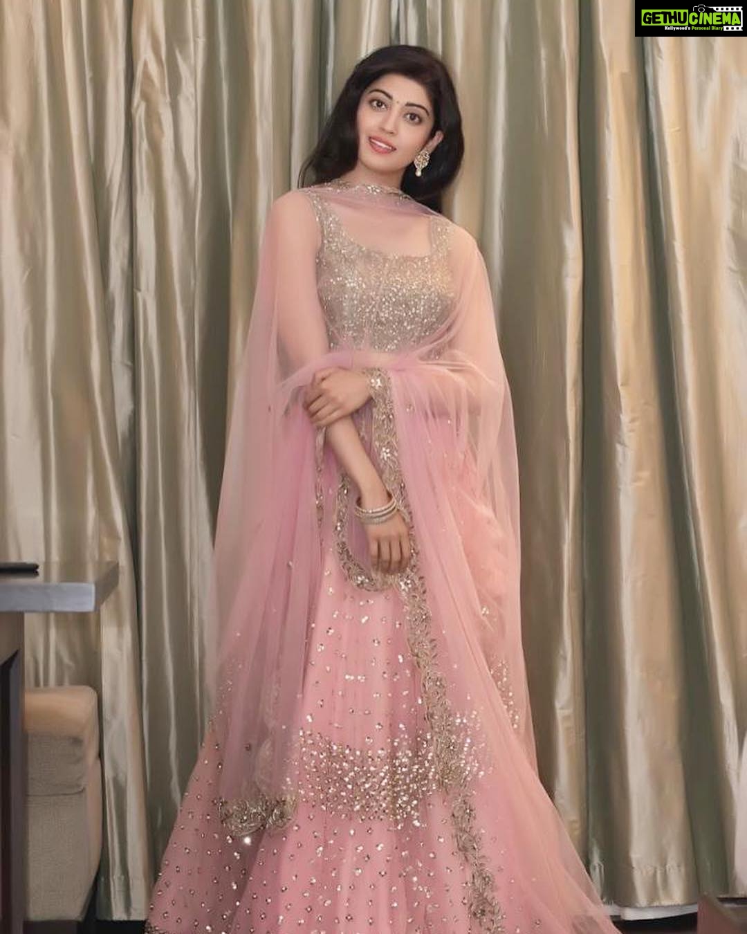 Pranitha Subhash Instagram - For the Pre-release if NTRBiopic #NTRKathanayakudu .. keeping it classic! ❤️ Also sorry bout the late post Coz there’s been so much travel in between .. Outfit: @geethikakanumilli_official Accessories: @accessoriesbyanandita Pic: @i_ak_photographer Styled by @officialanahita