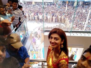 Pranitha Subhash Instagram - Waking up at 4 am and travelling for 4 hours, getting done and travelling back for another 4 hours.. But everything seems worth it when I see you all 🤗 ..Adilabad 😍