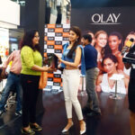 Pranitha Subhash Instagram – At VR mall Whitefield for the #Olay event 
@olay @healthandglow