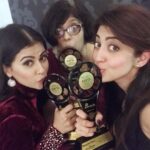 Pranitha Subhash Instagram - PS : we're just posing!! At the technical awards so we obviously weren't even the nominees 😛🙈#aboutlastnight #kafta #kannadafilmTechniciansawards