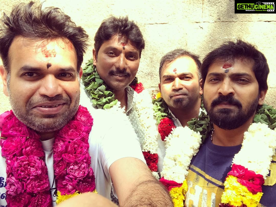 Premgi Amaren Instagram - Good morning and blessings to all from Thiruvanamalai 🙏🙏🙏