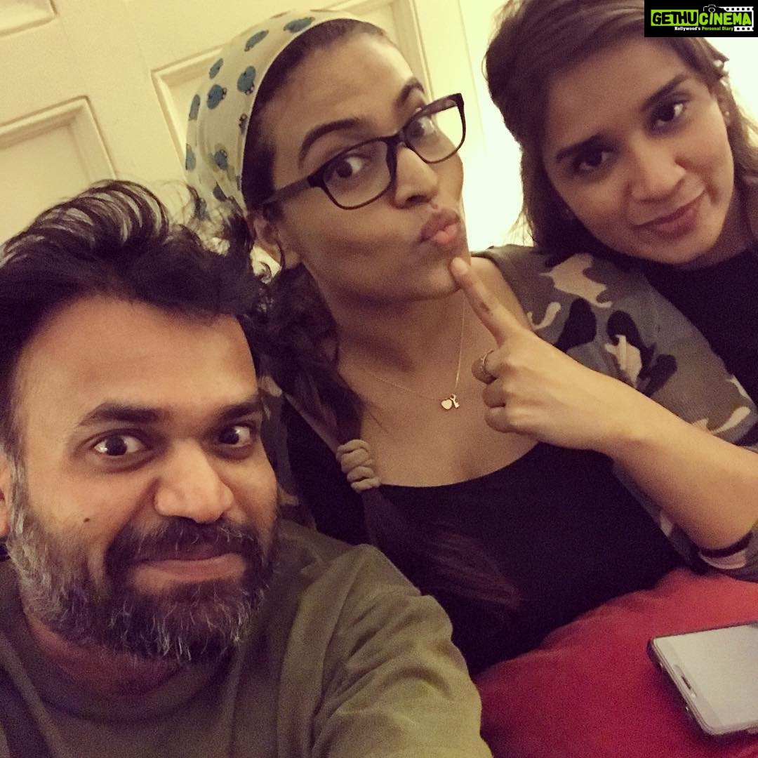 Premgi Amaren Instagram - Nanbigal 😘😘 @sunithasarathy @filmyparveen ✌️