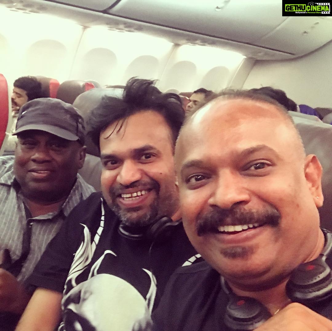 Premgi Amaren Instagram - Selfie with Senthil sir 😋