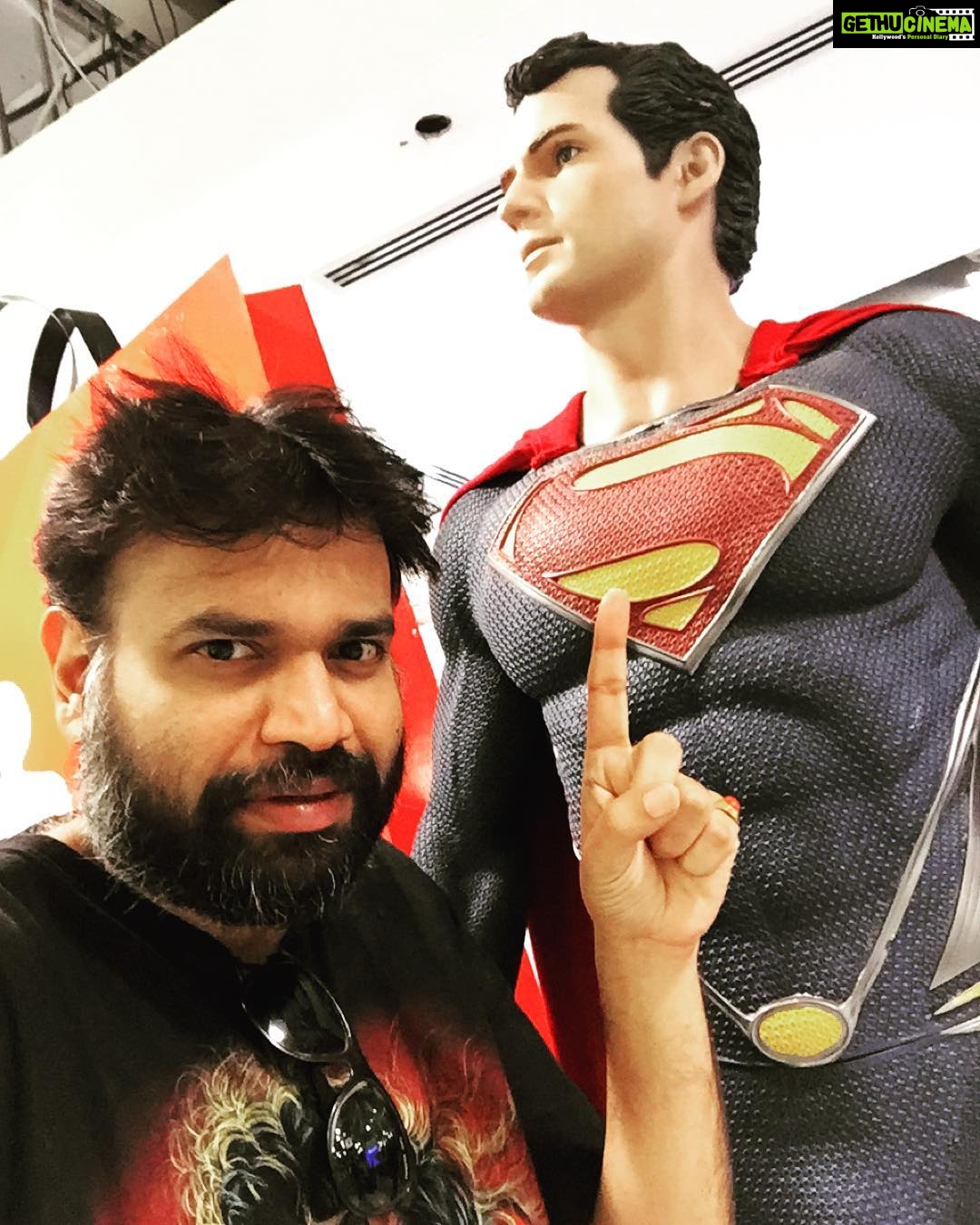 Premgi Amaren Instagram - Selfie with my THALAIVAR SUPERMAN #dubai #shopping