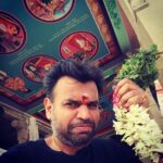 Premgi Amaren Instagram – Blessings to all from kundrakudi murugan temple 🙏🙏🙏