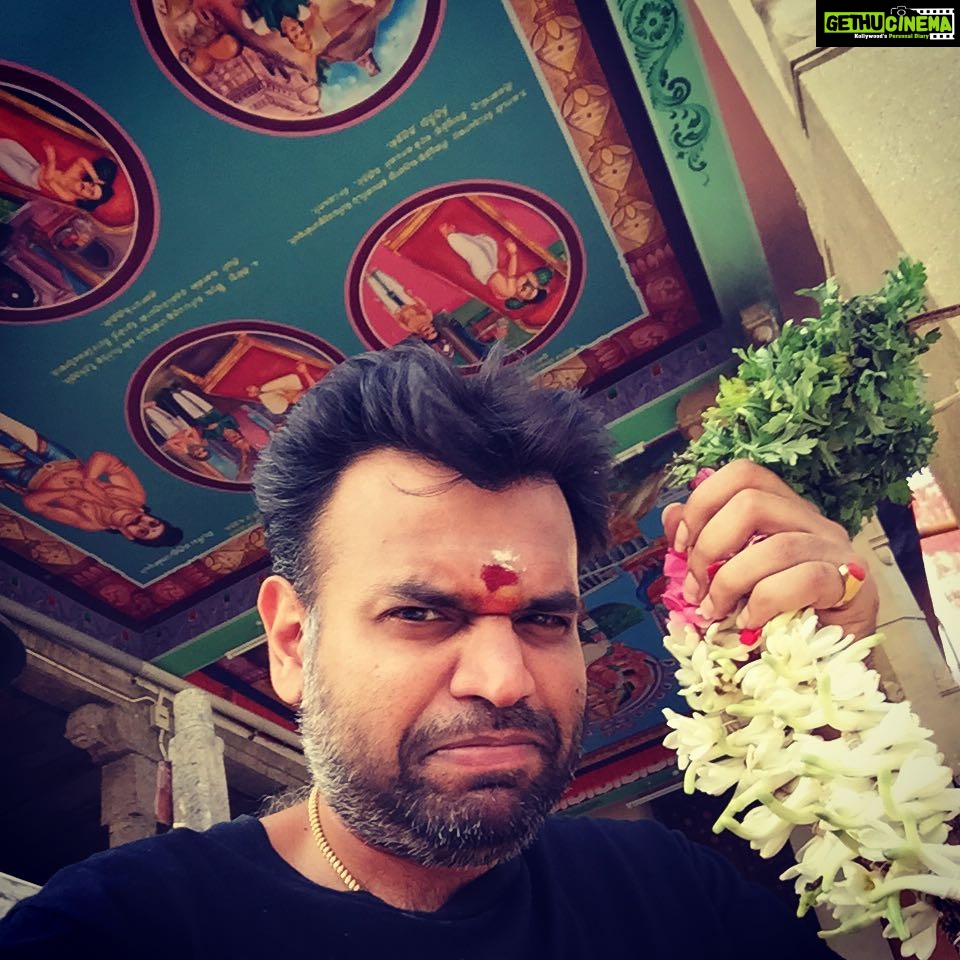 Premgi Amaren Instagram - Blessings to all from kundrakudi murugan temple 🙏🙏🙏