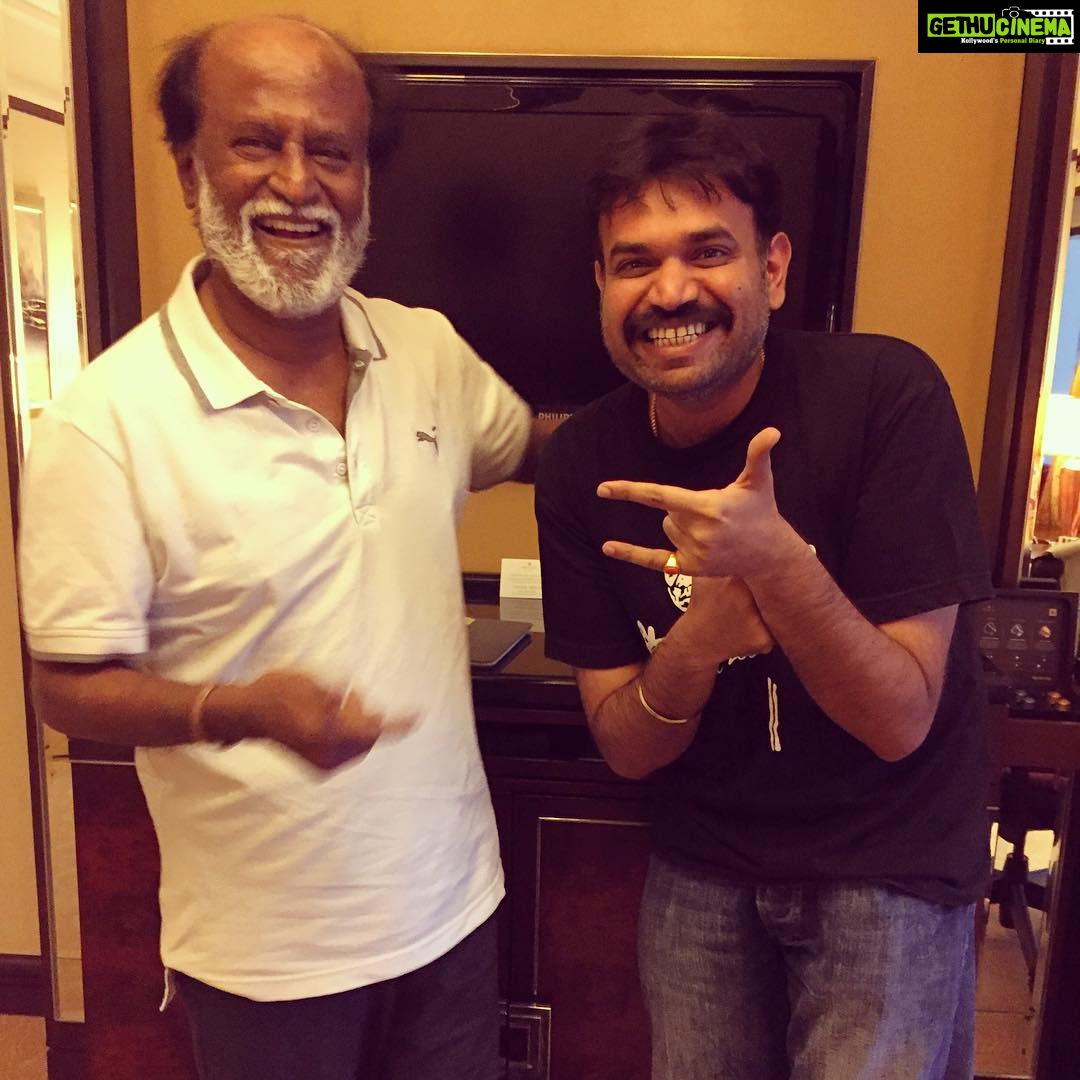 Premgi Amaren Instagram - Just met THALAIVAR in Malaysia KL 👍👍👍