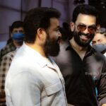 Prithviraj Sukumaran Instagram – With the debutant director. Also happens to be one of the world’s finest actors! @mohanlal #Barroz