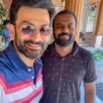Prithviraj Sukumaran Instagram - @jakes_bejoy What you have done with and are doing with KURUTHI..is every film maker’s dream! Watch out for some really unusual yet scintillating scoring from this guy I’ve known for years! And thanks for the unbelievably good food from home! 🤗❤️