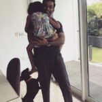 Prithviraj Sukumaran Instagram - Welcoming committee 🐶👧🏻❤️ Back home! 📸: @supriyamenonprithviraj