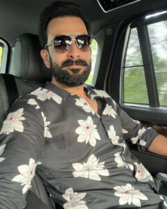 Prithviraj Sukumaran Instagram - പൂക്കളർ ഷർട്ടിട്ട കടുവ! 🐯 @kaduvathefilm