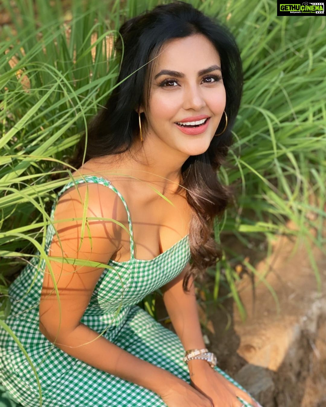 Priya Anand - 187.5K Likes - Most Liked Instagram Photos