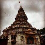Priya Anand Instagram - Ganapathi Bappa Mooorrryyaaa!!! Morning Prayers @ #dagadushethganpati 🙏 #ganapatibappamorya #pune #ezradiaries 👻