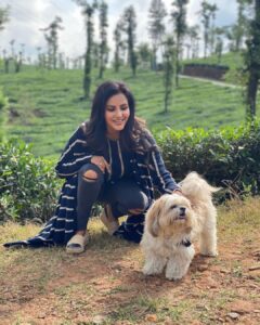 Priya Anand Instagram - @beethereforme Is The Best Gift I’ve Ever Received! You Can Never Go Wrong Adding A Dog To Your Story! 🐶🐝❤️ 

Bumblebee Is My Reason To Smile... Who’s Yours?!??