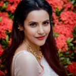 Priya Anand Instagram – 🌺 .
Beauty – @vedya.hmua 
Photographer – @kiransaphotography
Jewelry- @amrapalijewels
Blouse- @razak_creations