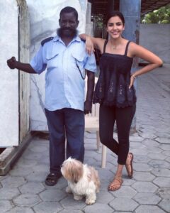 Priya Anand Instagram - Meet my friend Mr. Durai - Statue Man for 20 years at @vgp_universal_kingdom Can you imagine working 6 hours a day as a living statue resisting people's attempts to make him move or smile!!?? 🙆🏻‍♀️