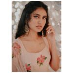 Priya Varrier Instagram - 🌺 Stylist : @asaniya_nazrin Makeup : @jaan_moni_das Outfit : @picchika Jewellery : @kushalsfashionjewellery Pc: @jiksonphotography