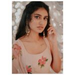 Priya Varrier Instagram – 🌺

Stylist : @asaniya_nazrin
Makeup : @jaan_moni_das
Outfit : @picchika
Jewellery : @kushalsfashionjewellery
Pc: @jiksonphotography