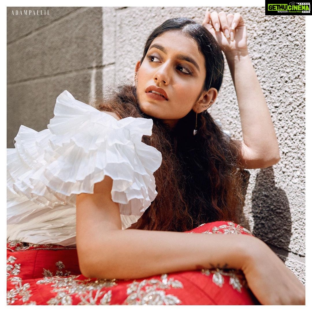 Priya Varrier Instagram - “She believed she could, so she did” - fête A series by @adampallil ———————————— HMua : @pallavi24oct 📸 : @nithishayyod Asstd : @allan_wilfred Retouch : @akshaythinks Wardrobe : @rebornelegance & @adampallilofficial Styling : @adampallil Location : @jwmarriottblr ———— #priyavarrier #adampallil