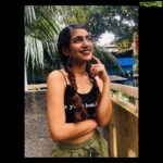 Priya Varrier Instagram – अब तो आती है, बुलाती है
बिस्तर से यूँ गिराती है
कि सौं में, बाहों में बस तेरी, हाँ
जब बारिशें बरसती हैं
पागल जैसे थिरकती है
तुम जैसी हो, बस वैसी ही रहो…♥️