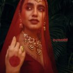 Priya Varrier Instagram - इश् !!!🥀